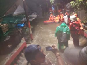 Potret Banjir dan Longsor di Ciganjur Jaksel Potret Banjir dan Longsor di Ciganjur Jaksel