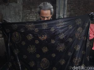 Batik Bermotif Corona Sebagai Penanda Zaman Batik Bermotif Corona Sebagai Penanda Zaman