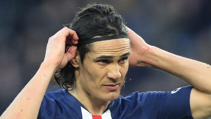 FILE - In this Feb. 29, 2020 file photo, PSGs Edinson Cavani adjust his headband during the French League One soccer match between Paris-Saint-Germain and Dijon, at the Parc des Princes stadium in Paris, France. Manchester United bolstered its attacking options by signing free agent Edinson Cavani before the extended summer transfer window closed on Monday, Oct. 5, 2020. The 33-year-old striker scored 200 goals in 301 games during seven years at Paris Saint-Germain but he left at the end of his contract in June. (AP Photo/Michel Euler, File)