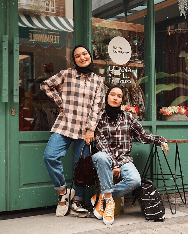 Foto: instagram.com/nissachair Gaya kompak influencer kakak adik.