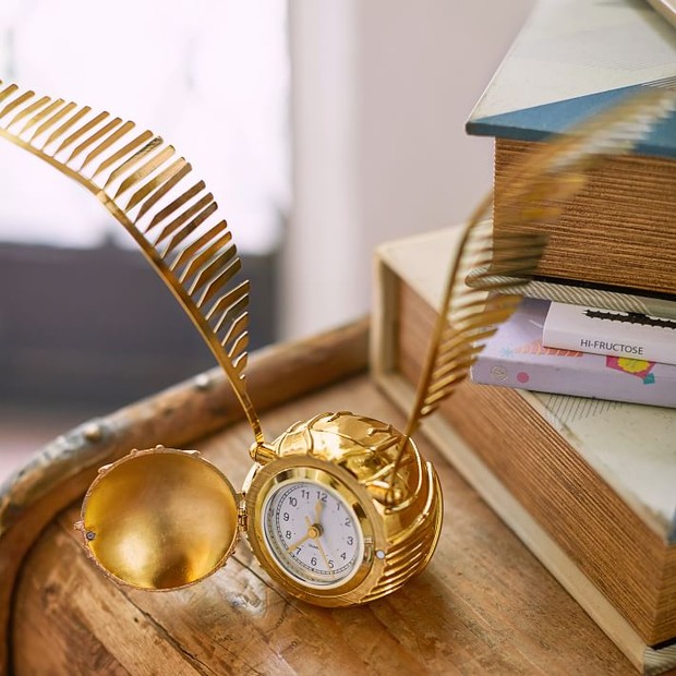 Harry Potter Golden Snitch Clock, selain akan membangunkan kamu, jam ini memiliki desain yang unik