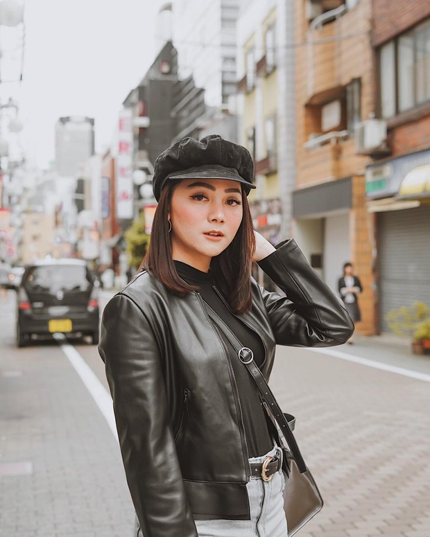 Hobi Traveling/instagram.com/jasminenadiko Rupanya seorang Jasmine Nadiko juga memiliki hobi traveling, terlihat Ia mengunggah kegiatan liburannya di feeds dan highlight Instagramnya.
