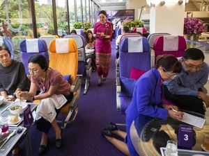 Maskapai Ini Buka Restoran Serasa di Pesawat Gaes