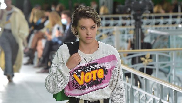 10 Koleksi Busana Terbaru Louis Vuitton yang Netral Gender