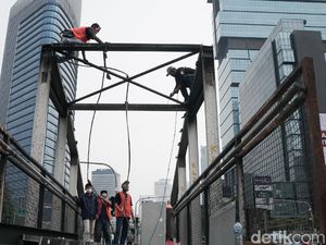 Halte TransJakarta yang Rusak Imbas Demo Operasi Penuh Akhir 2020