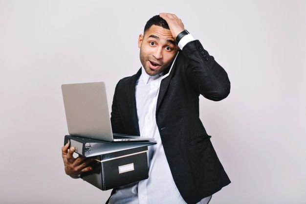 Pemerintah Republik Indonesia sendiri memiliki program pra kerja yang dapat menjadi alternatif para pencari kerja dan korban PHK untuk bisa mendapatkan fasilitas penunjang keterampilan kerja.