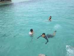 Pulau Semak Daun: Dekat Dari Jakarta, Airnya Bening Parah