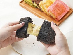 Di 5 Tempat Ini Bisa Ngemil Roti Bakar Hitam yang Unik