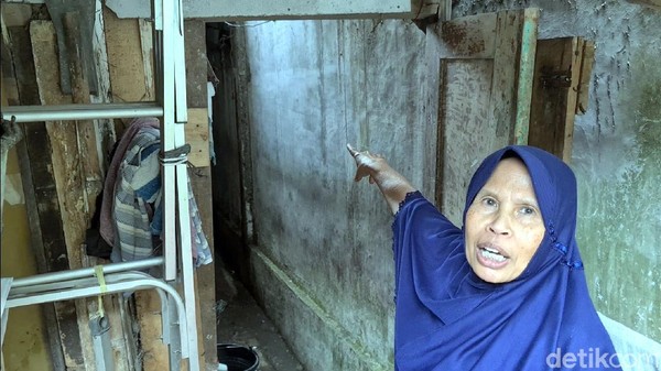 Rumah Warga Sukabumi Rusak Gegera Demonstran