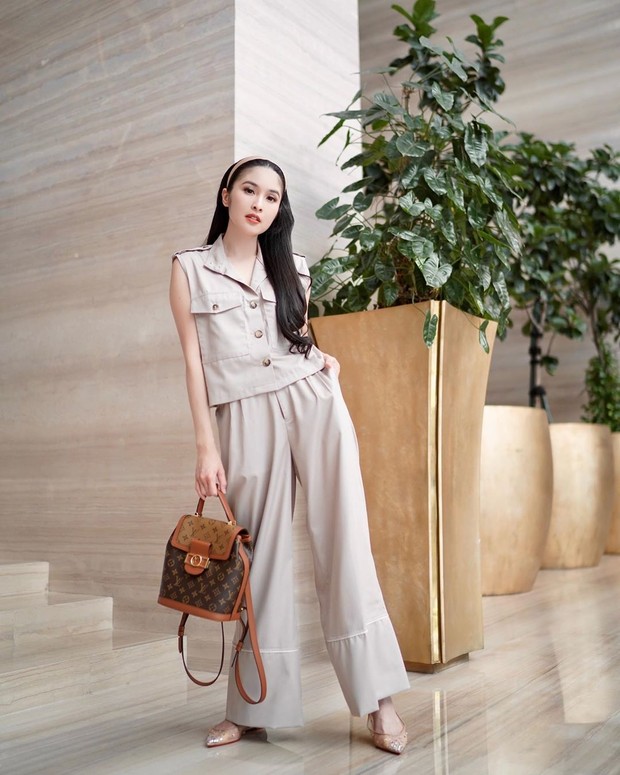 Sandradewi88/Instagram.com Gaya fashion earth tone colour