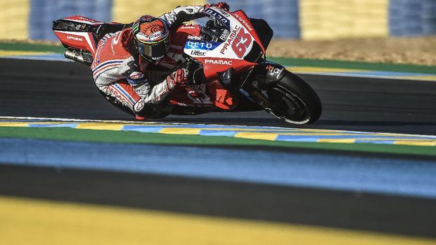 Pramac Racing's Italian rider Francesco Bagnaia  takes part in the third free practice session ahead of the French MotoGP race in Le Mans, northwestern France, on October 10, 2020. (Photo by JEAN-FRANCOIS MONIER / AFP)