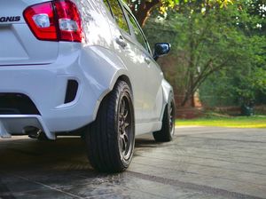 Biasa Dipasang buat Lantai Rumah, Memang Boleh Keramik buat Jalanan?