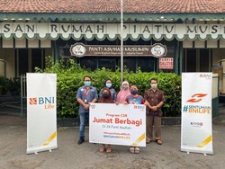 Bantu Masyarakat Saat Pandemi, BNI Life Beri Paket Sembako-Smartphone