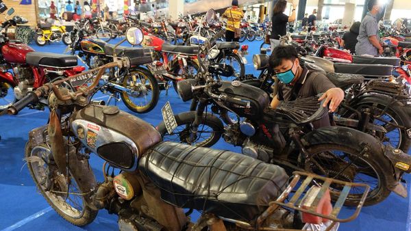 Antik! Puluhan Motor Klasik Dipamerkan di Solo