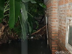 Camat Jagakarsa: Banjir Ciganjur dari Luapan Kali Setu Tertutup Tembok Longsor