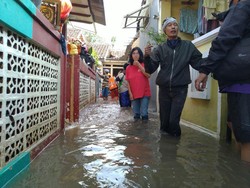 Belum Surut, Banjir Masih Rendam Kawasan Ciganjur Jaksel