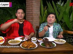 Bikin Laper! Cicip Bebek Bakar Daun Pisang dan Tengkleng Kambing