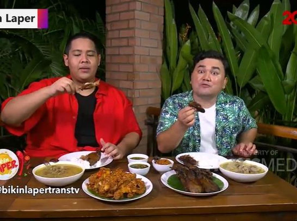 Bikin Laper! Cicip Bebek Bakar Daun Pisang dan Tengkleng Kambing Bikin Laper! Cicip Bebek Bakar Daun Pisang dan Tengkleng Kambing