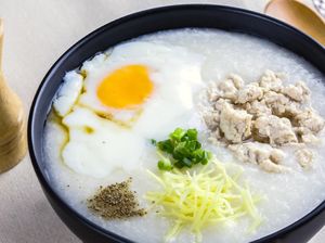 5 Langkah Bikin Bubur Ayam Jahe Untuk Penghangat Pagi