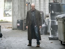 Demi Swamp Thing, Derek Mears Nikmati Kesulitan