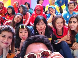 Suka Duka Penonton Bayaran di Balik Ceria di Layar Kaca Suka Duka Penonton Bayaran di Balik Ceria di Layar Kaca