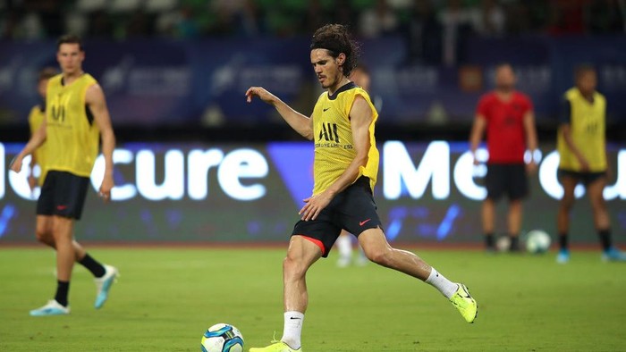 SUZHOU, CHINA - JULY 29:  Edison Cavani of Paris Saint-Germain in action during the  training session at Suzhou Olympic Sports Center Stadium one day before their match against Paris Saint Germain for the International Super Cup in Suzhou, Jiangsu province on July 29, 2019 in Suzhou, China.  (Photo by Lintao Zhang/Getty Images)