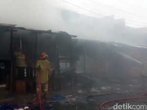 Diduga Korsleting Listrik, Pasar Penampungan di Cibadak Sukabumi Terbakar