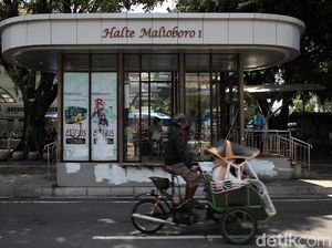 Malioboro Kembali Bergeliat Usai Demo Tolak UU Cipta Kerja Malioboro Kembali Bergeliat Usai Demo Tolak UU Cipta Kerja