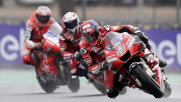 Italian rider Danilo Petrucci of the Ducati Team steers his motorcycle followed by Italian rider Andrea Dovizioso of the Ducati Team and Australian rider Jack Miller of the Pramac Racing during the MotoGP race of the French Motorcycle Grand Prix at the Le Mans racetrack, in Le Mans, France, Sunday, Oct. 11, 2020. (AP Photo/David Vincent)