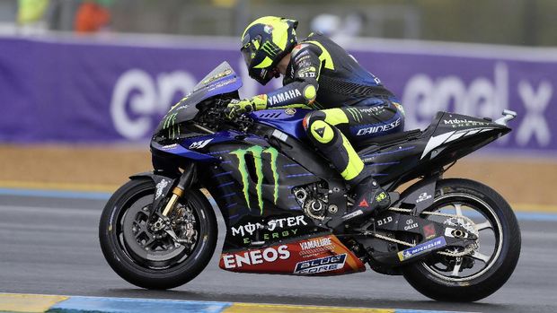 Italian Monster Energy Yamaha MotoGP rider Valentino Rossi drives his motorcycle during a warm-up lap prior to the MotoGP race of the French Motorcycle Grand Prix at the Le Mans circuit in Le Mans, France, on Sunday October 11, 2020 (AP Photo / David Vincent)