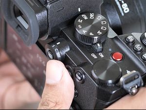 Panasonic Lumix S5, Kamera Hybrid untuk Kreator