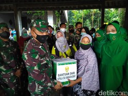 Pangdam Jaya Terjunkan Personel Bantu Bersihkan Longsor-Banjir Ciganjur