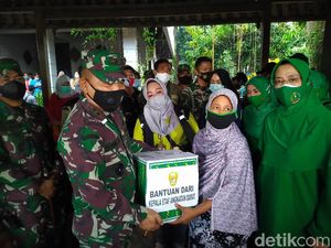 Pangdam Jaya Terjunkan Personel Bantu Bersihkan Longsor-Banjir Ciganjur Pangdam Jaya Terjunkan Personel Bantu Bersihkan Longsor-Banjir Ciganjur