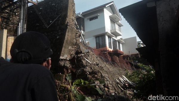Potret Kondisi Terkini Longsor di Ciganjur Jaksel