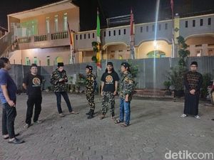 Belasan Anggota Banser Berjaga di Pesantren yang Coba Ditutup Ahli Waris