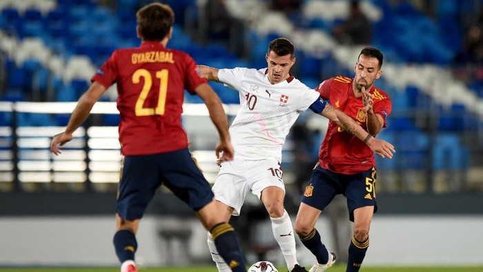 MADRID, SPAIN - OCTOBER 10: Granit Xhaka of Switzerland in action during the UEFA Nations League group stage match between Spain and Switzerland at Estadio Alfredo Di Stefano on October 10, 2020 in Madrid, Spain. (Photo by Denis Doyle/Getty Images)