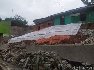 Cerita Warga Pasar Minggu Jaksel soal Turap Kali Ambrol Akibat Longsor