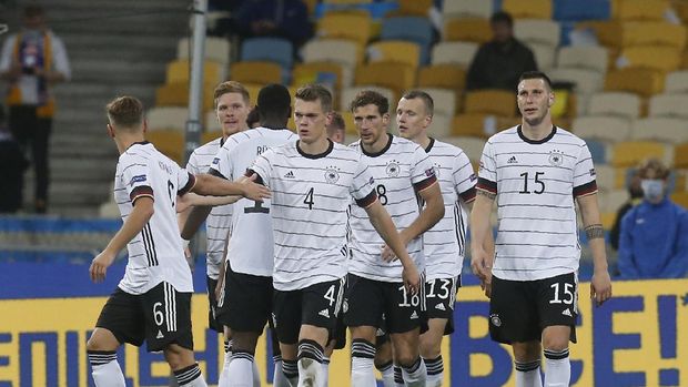 Germany players celebrate after Germany's Leon Goretzka scored his side's second goal during the UEFA Nations League soccer match between Ukraine and Germany at the Olimpiyskiy Stadium in Kyiv, Ukraine, Saturday, Oct.10, 2020. (AP Photo/Efrem Lukatsky)