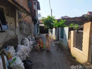 Cerita Korban Banjir di Ciracas Jaktim: Kelaparan-Septic Tank Meluap Cerita Korban Banjir di Ciracas Jaktim: Kelaparan-Septic Tank Meluap