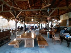 Wisata Kuliner Suasana Lawas di RM Abah Wardja 90an Cirebon