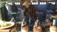 Foto: Nostalgia Tahun 90-an di Warung Abah Wardja Cirebon