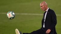 Dilansir dari Marca, pelatih Real Madrid, Zinedine Zidane harus memutar otak untuk merotasi pemain di tengah jadwal yang padat (Getty Images/Denis Doyle)