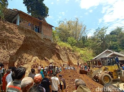 2 Pekerja Tewas Tertimbun Longsor di Kudus