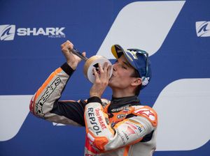 Video Podium Repsol Honda Lewat Marquez, Bukan Marc tapi Alex