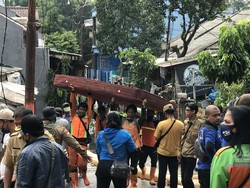 Sudah 2 Hari, Banjir Masih Rendam Permukiman di Ciganjur Imbas Longsor