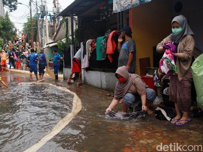 Banjir Masih Rendam Permukiman di Ciganjur