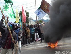 Video Aksi Tolak Omnibus Law di Gorontalo Ricuh!