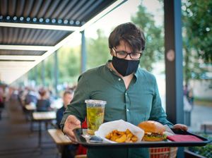 DKI Kembali PSBB Transisi, Ini Tips Aman Makan di Resto dari Pakar