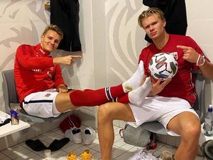Haaland Cuma Ketawa Diajak Odegaard ke Arsenal