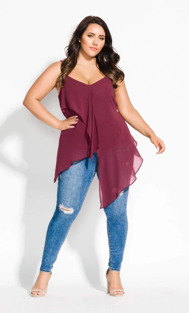 Foto: id.pinterest.com Padu padan high waisted jeans untuk tubuh curvy.